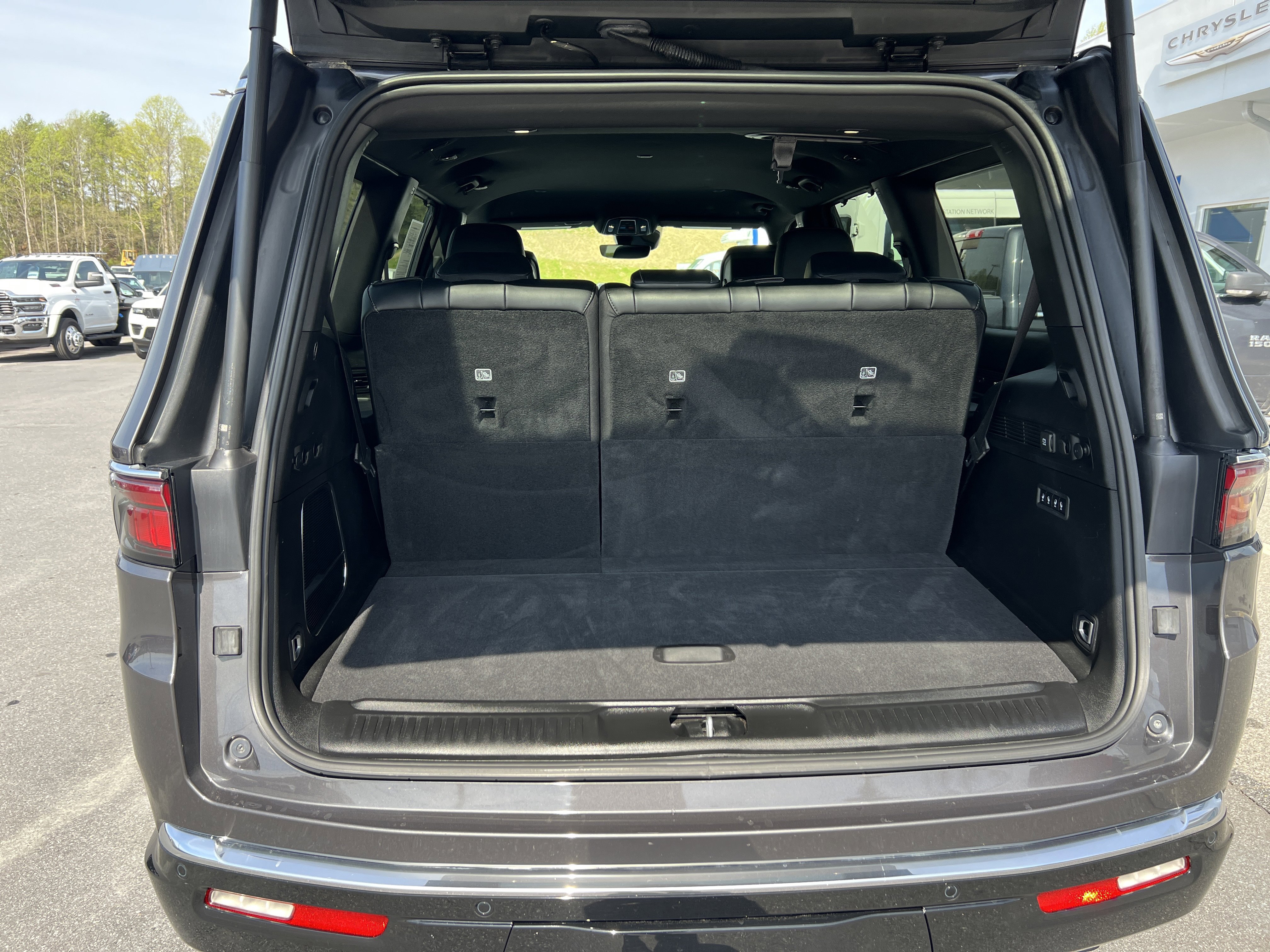 Used 2022 Jeep Wagoneer Series III w/ Convenience Group I image 10