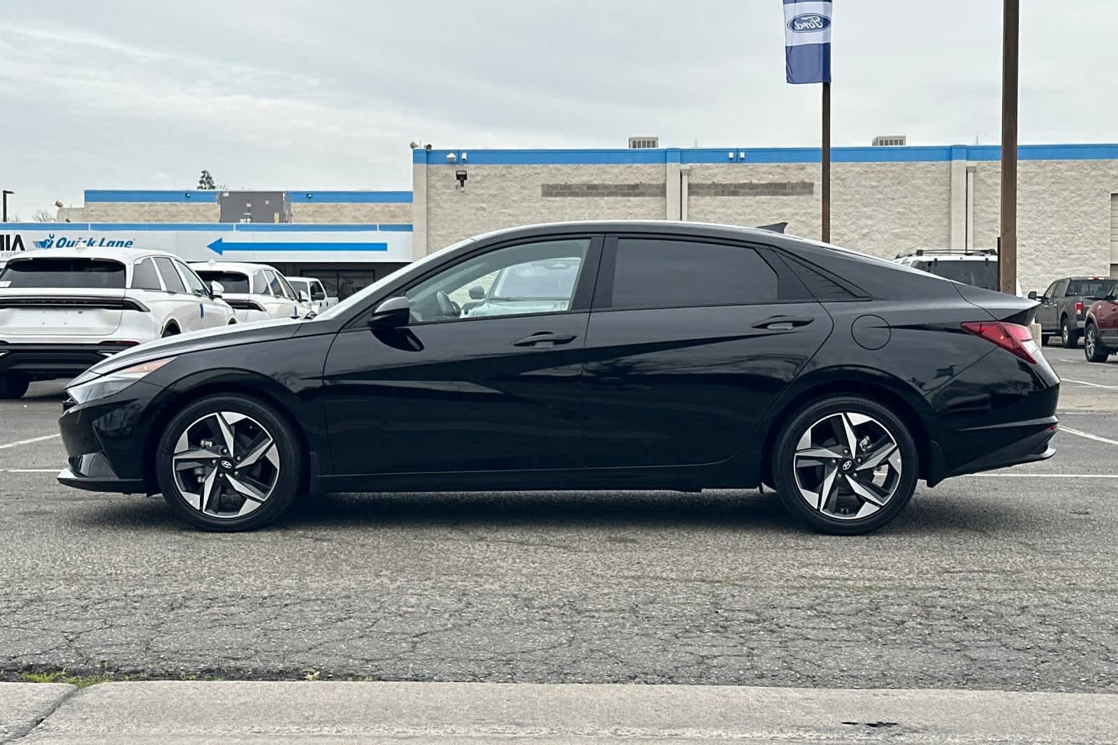 Used 2023 Hyundai Elantra SEL w/ Convenience Package image 6