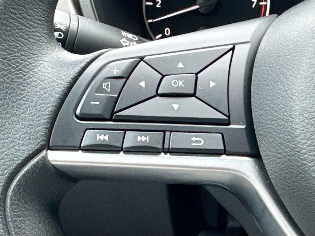 Used 2025 Nissan Altima 2.5 SV image 11