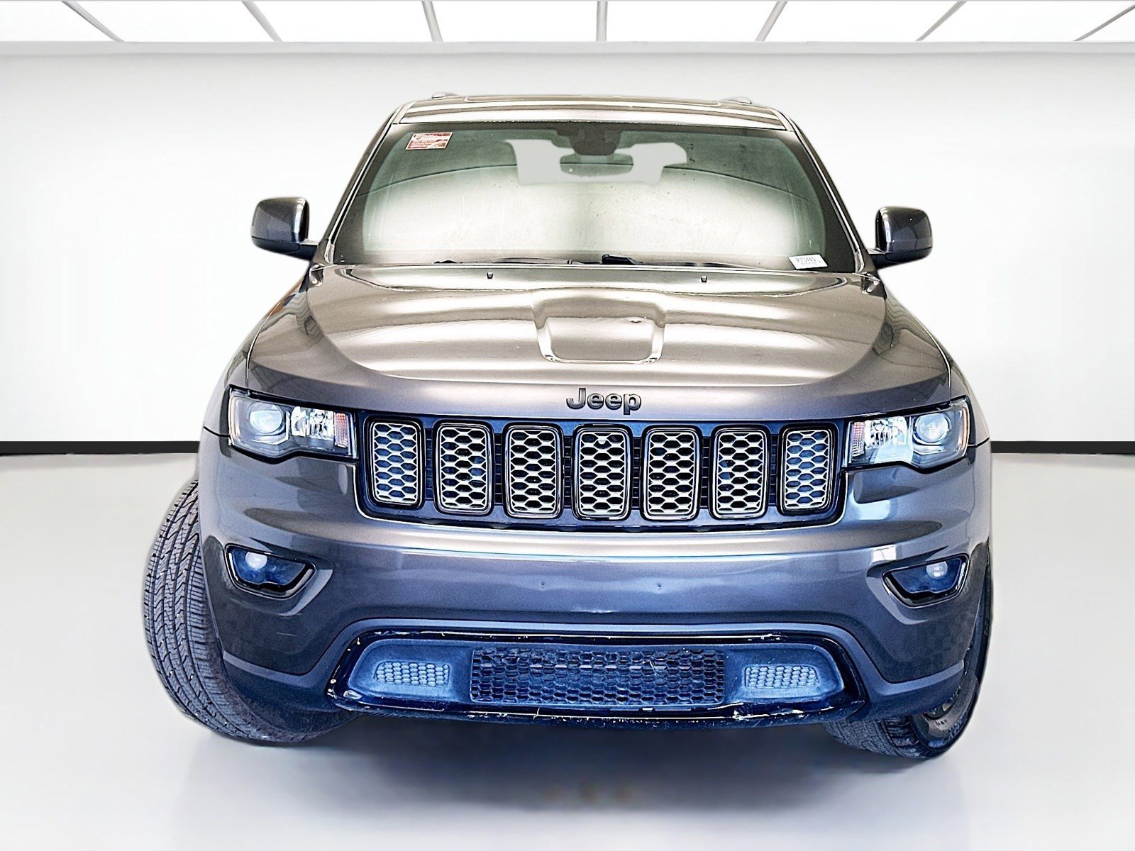 Used 2018 Jeep Grand Cherokee Altitude image 2