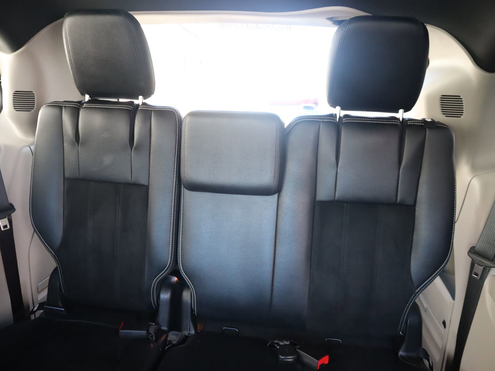 Used 2017 Dodge Grand Caravan SXT w/ Rear Park Assist Package image 55