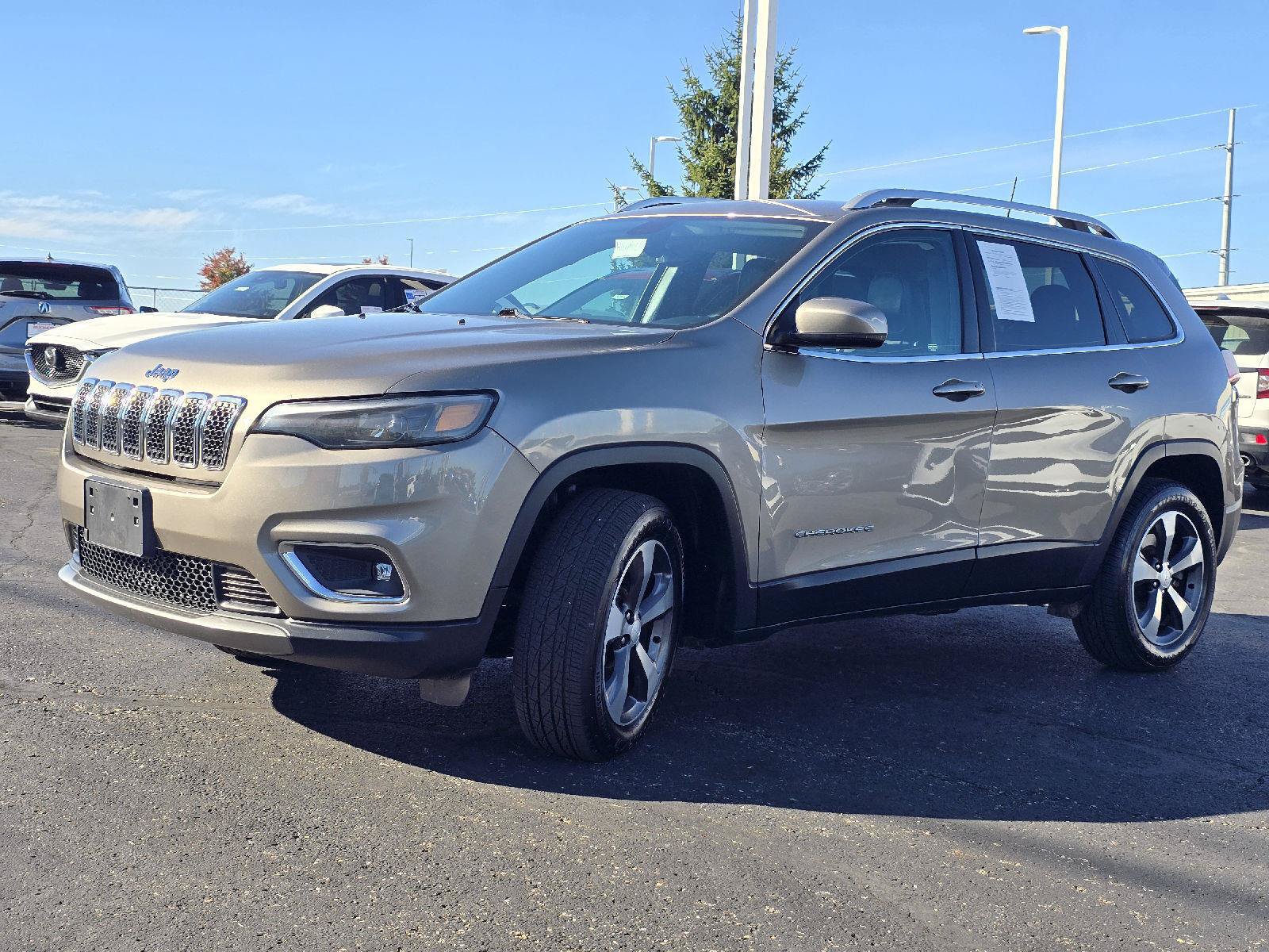 Used 2019 Jeep Cherokee Limited AWD/4WD image 3