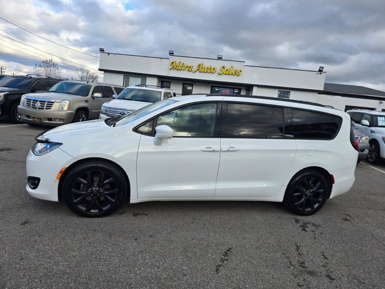 Used 2020 Chrysler Pacifica Touring w/ Advanced Safetytec Group FWD image 78