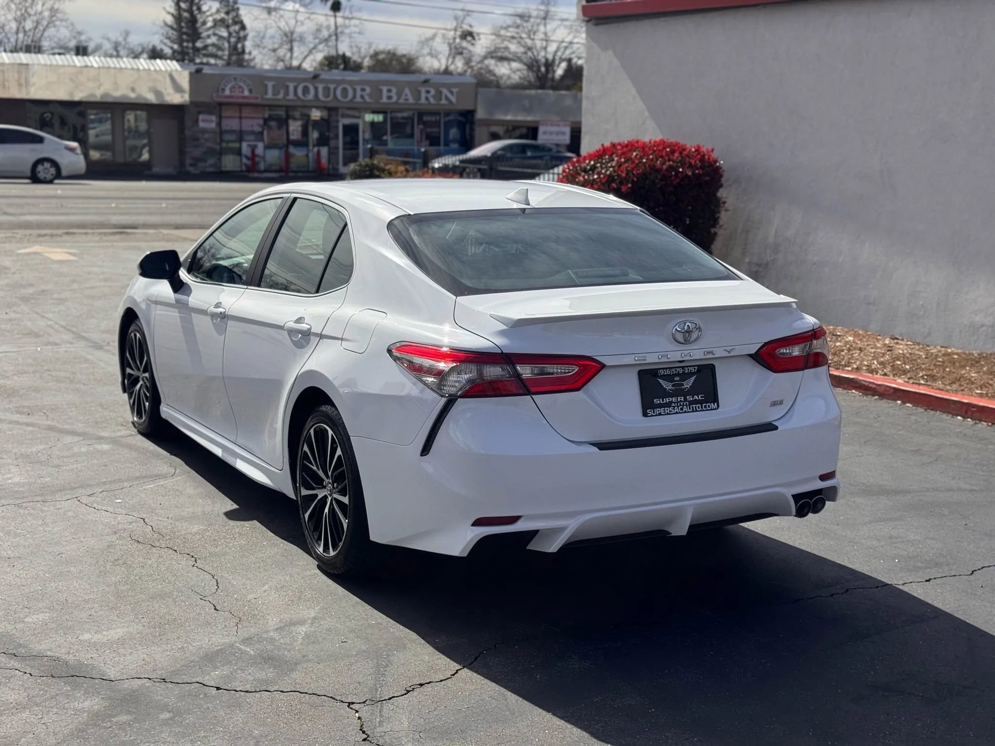 Used 2019 Toyota Camry SE image 4