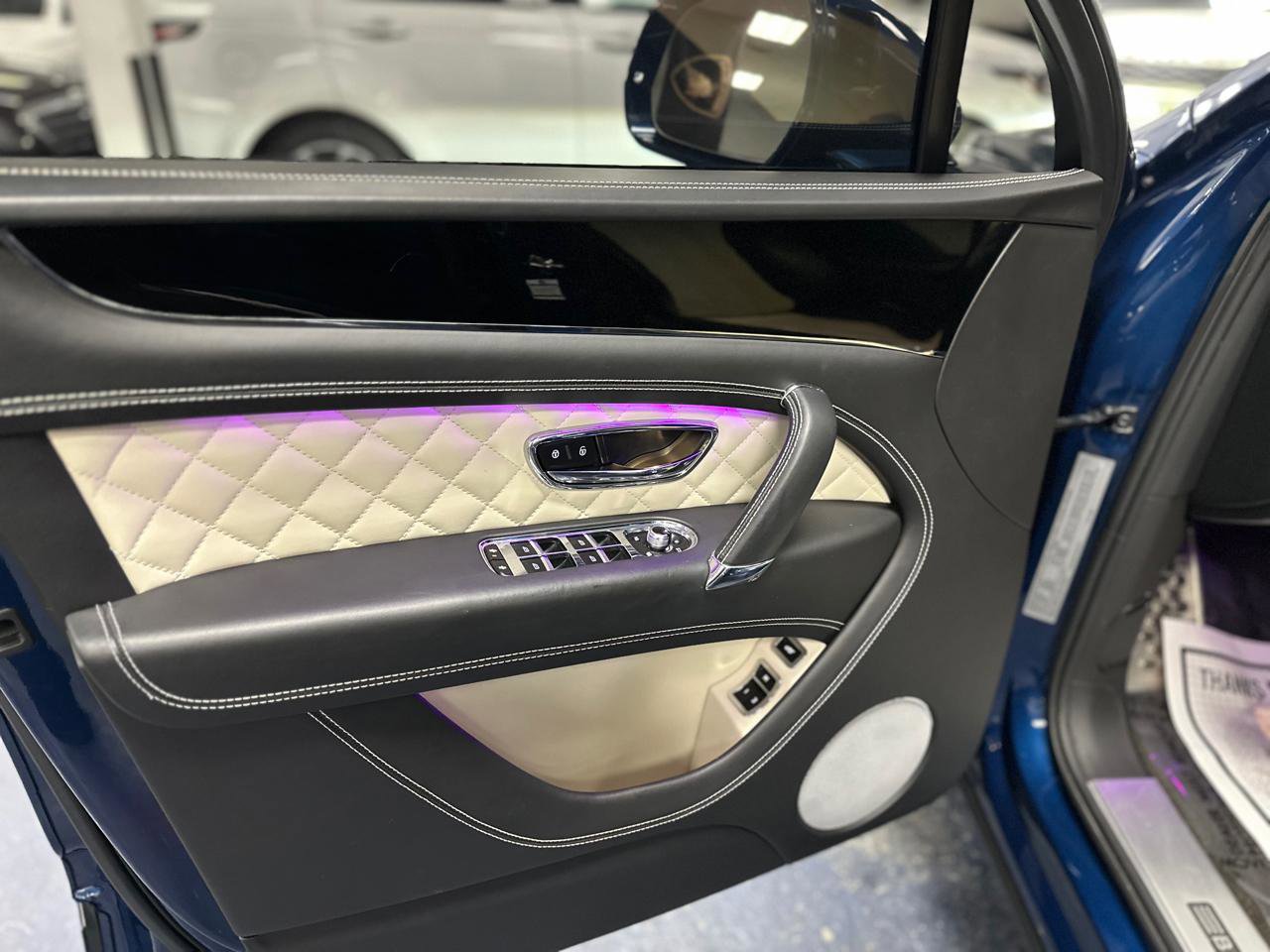Used 2018 Bentley Bentayga AWD/4WD image 14