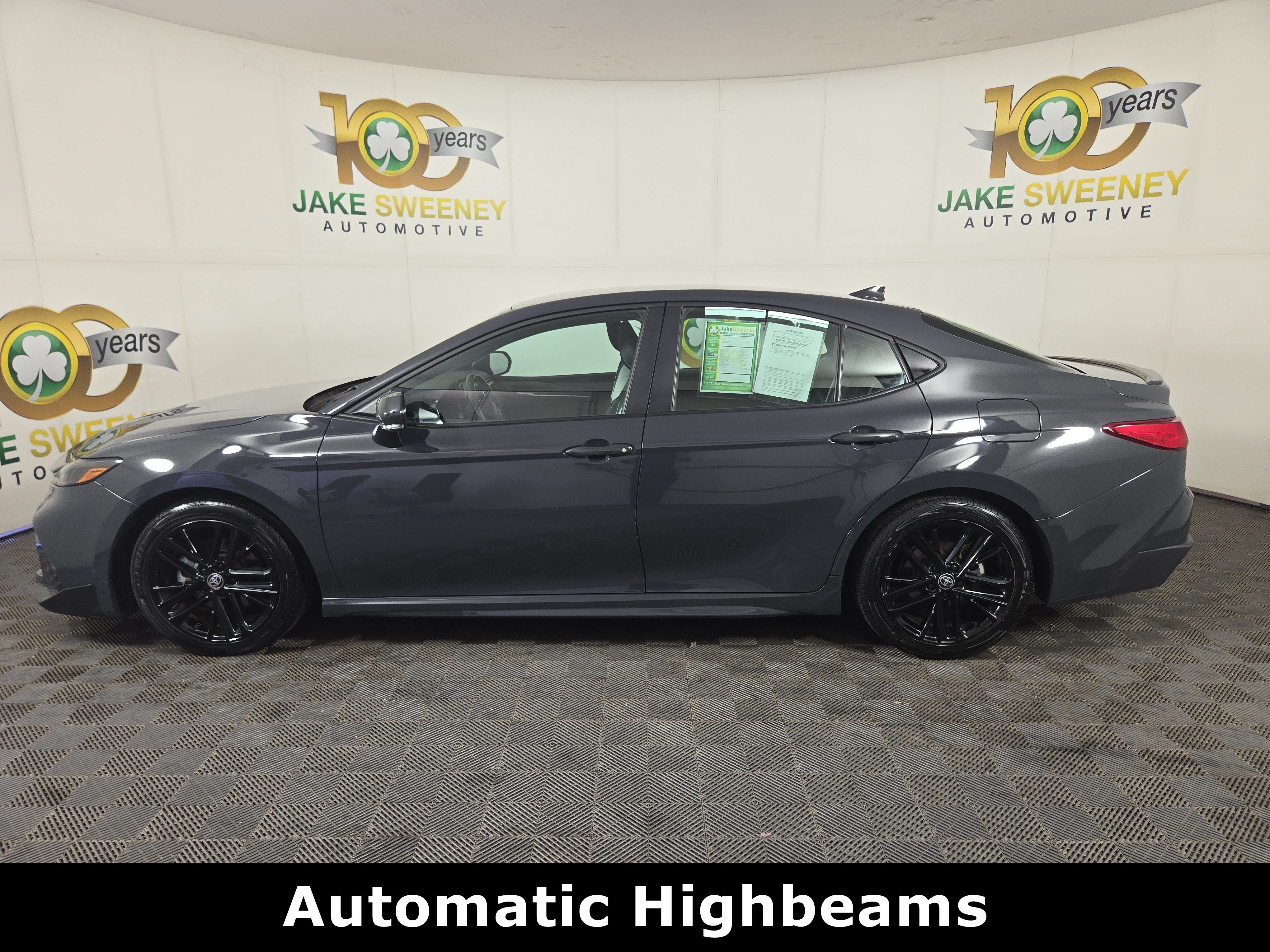 Used 2025 Toyota Camry SE FWD image 4