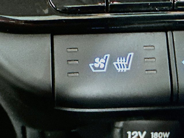 Used 2025 Hyundai Elantra Limited FWD image 19