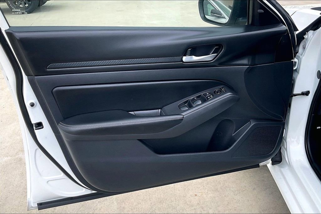 Used 2025 Nissan Altima 2.5 SV image 23