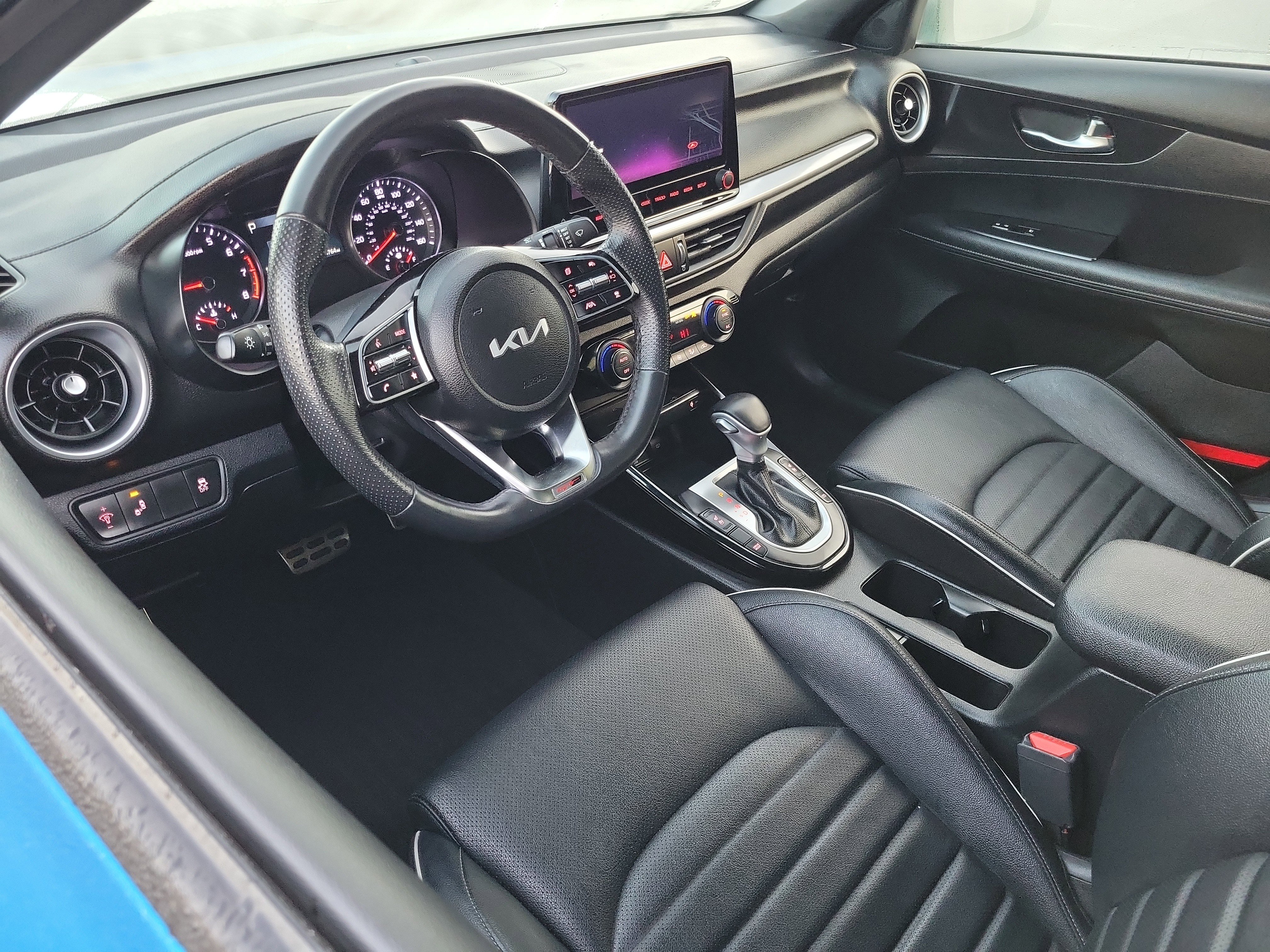 Used 2023 Kia Forte GT-Line w/ GT-Line Premium Package image 5