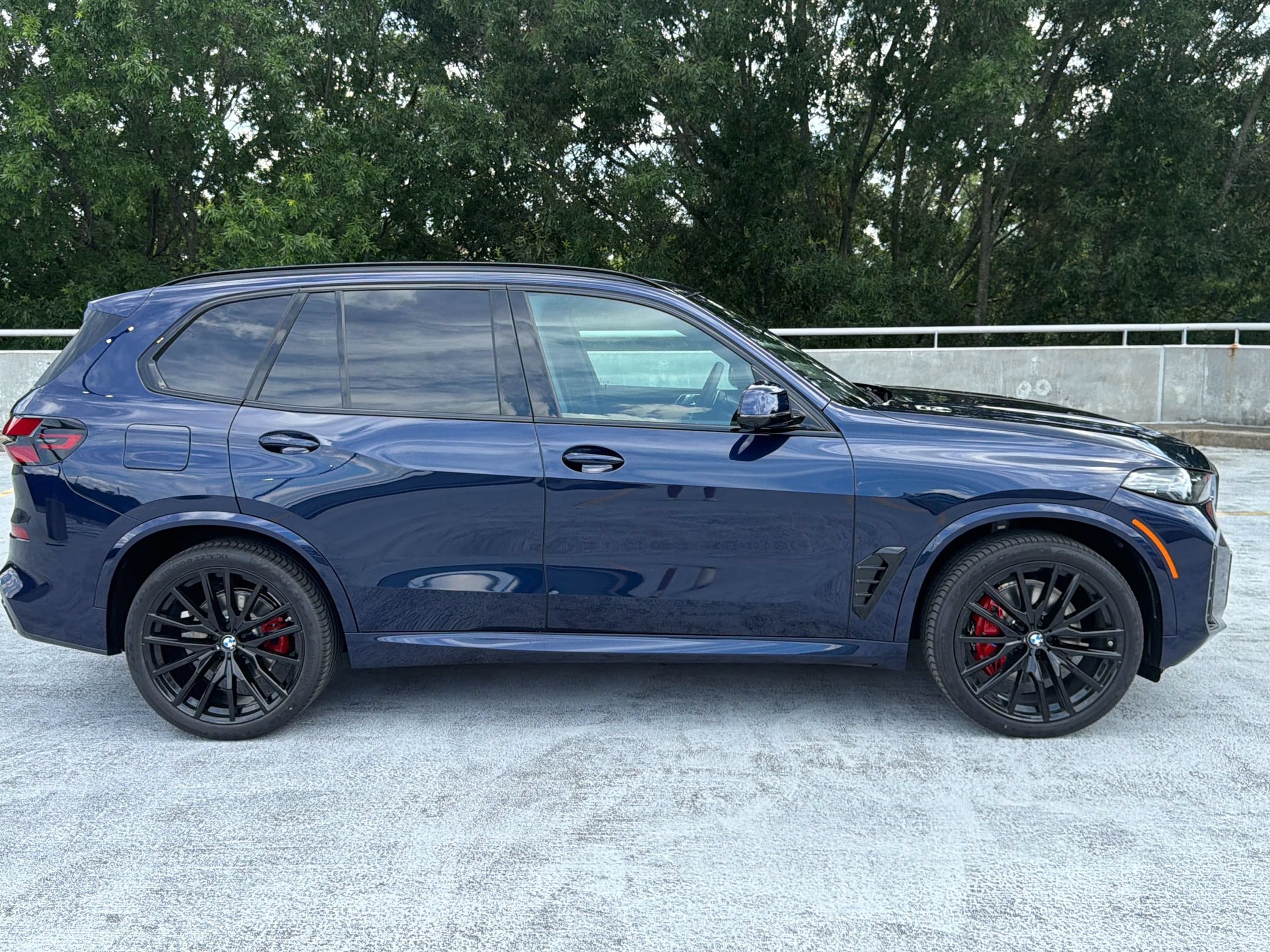 New 2026 BMW X5 xDrive40i w/ M Sport Package AWD/4WD image 8