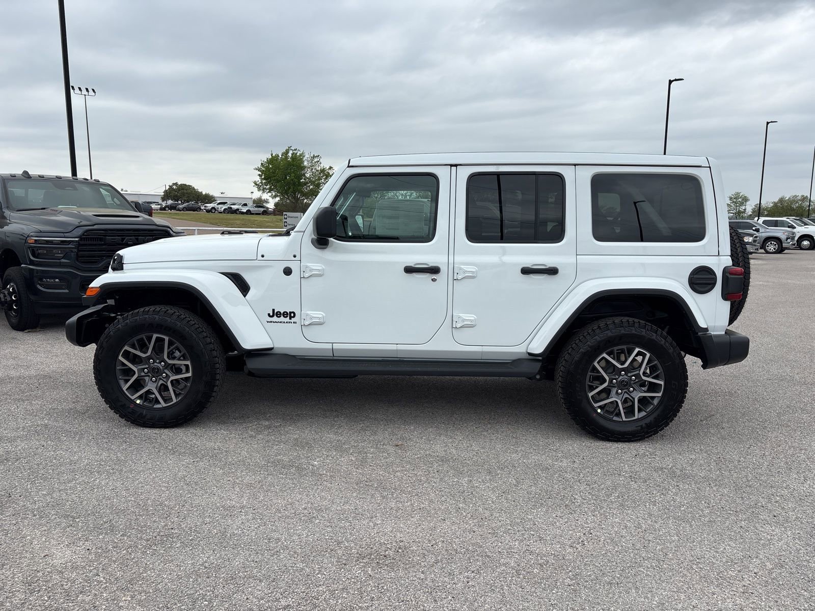 New 2026 Jeep Wrangler Unlimited Sahara AWD/4WD image 2