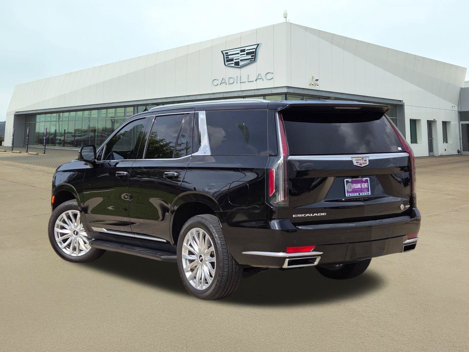 Used 2022 Cadillac Escalade Luxury AWD/4WD image 4