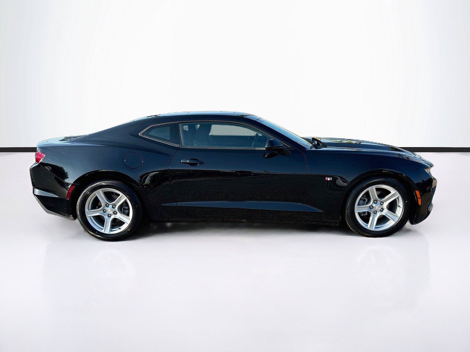 Used 2023 Chevrolet Camaro LT RWD image 8