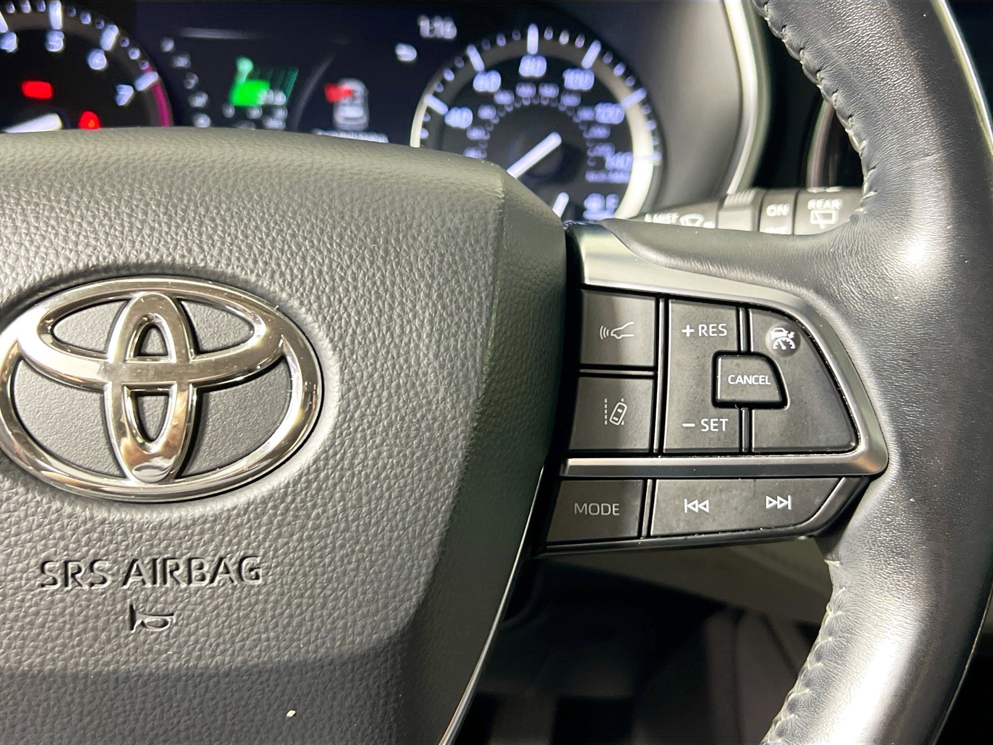 Used 2020 Toyota Highlander XLE image 19