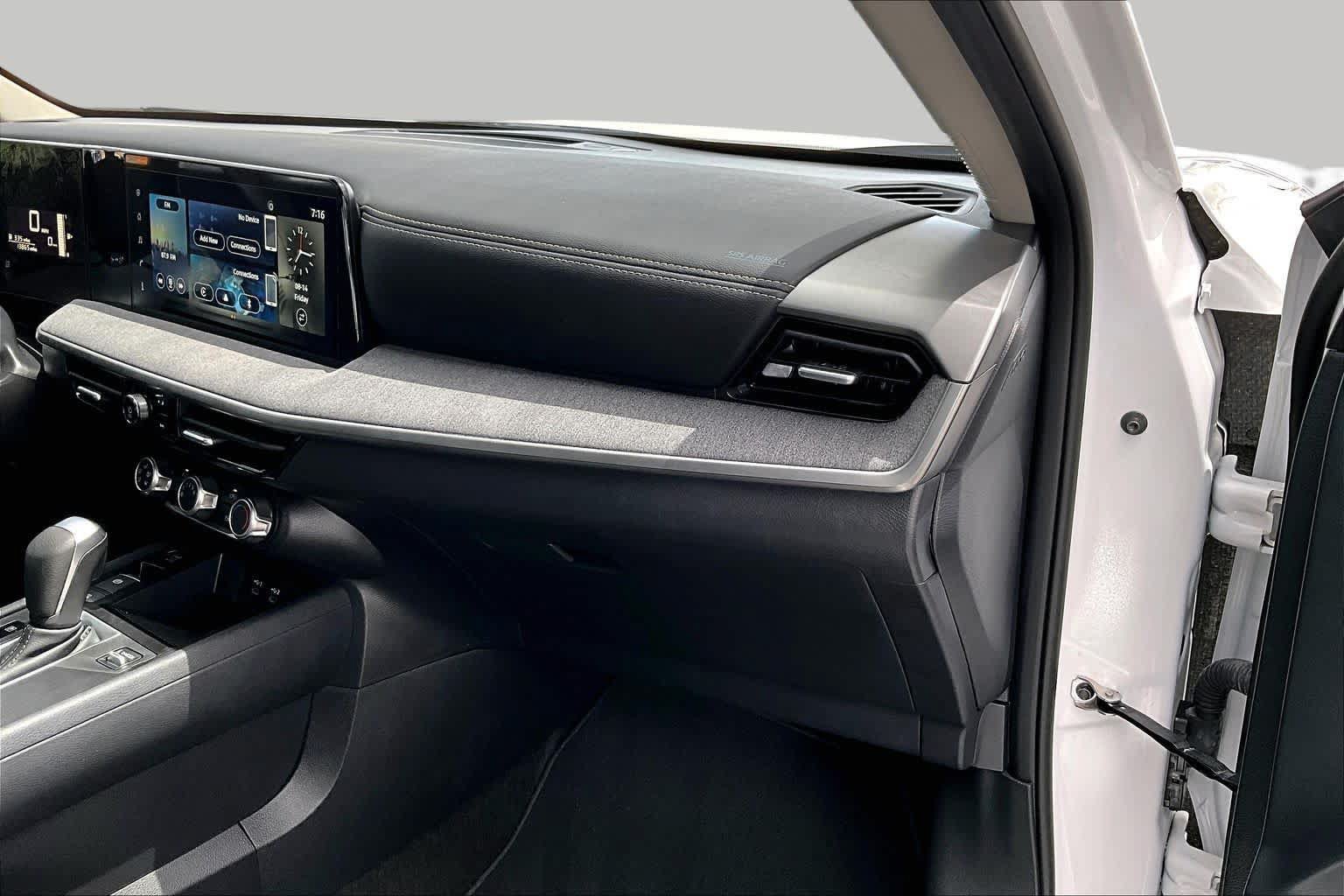 Used 2025 Nissan Kicks SV w/ Charging Package FWD image 19