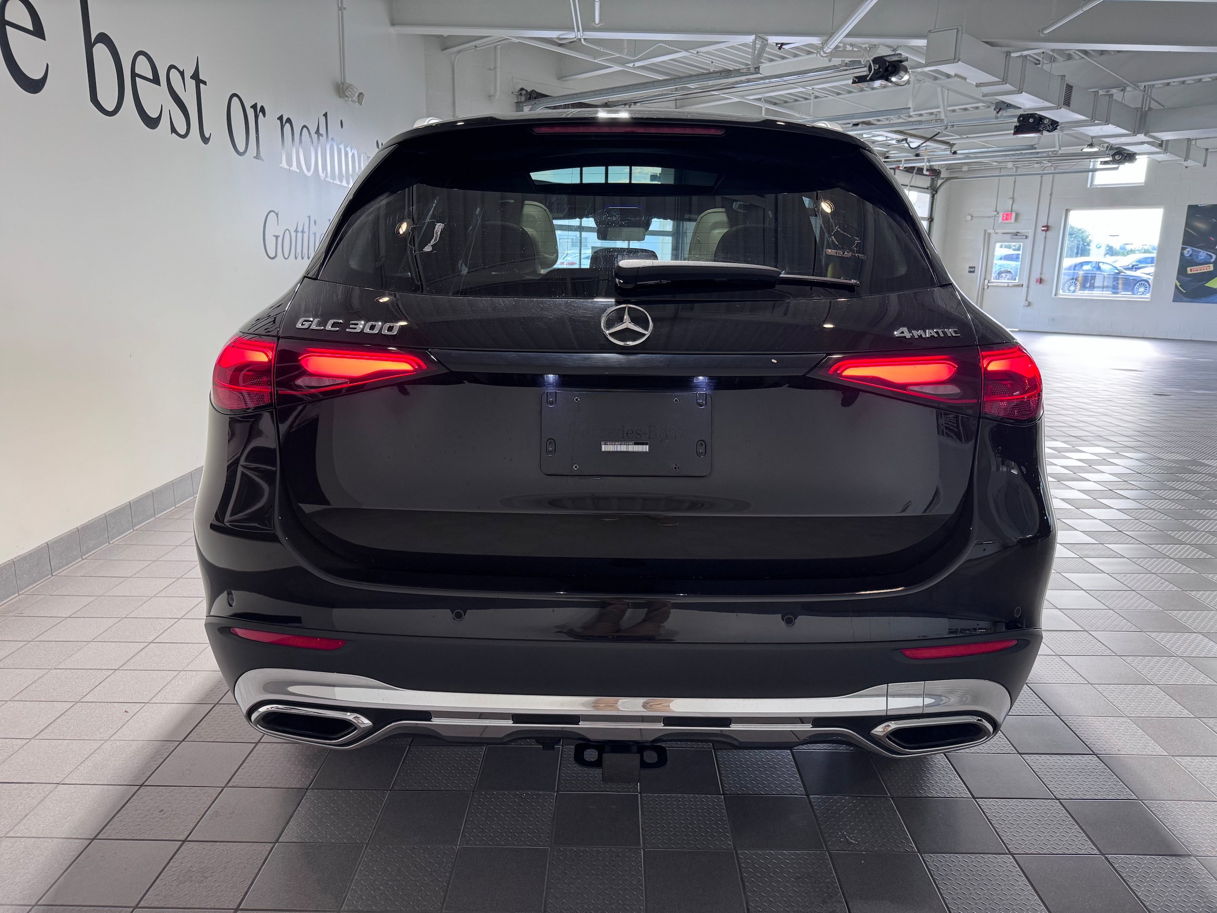 Used 2023 Mercedes-Benz GLC 300 4MATIC image 5