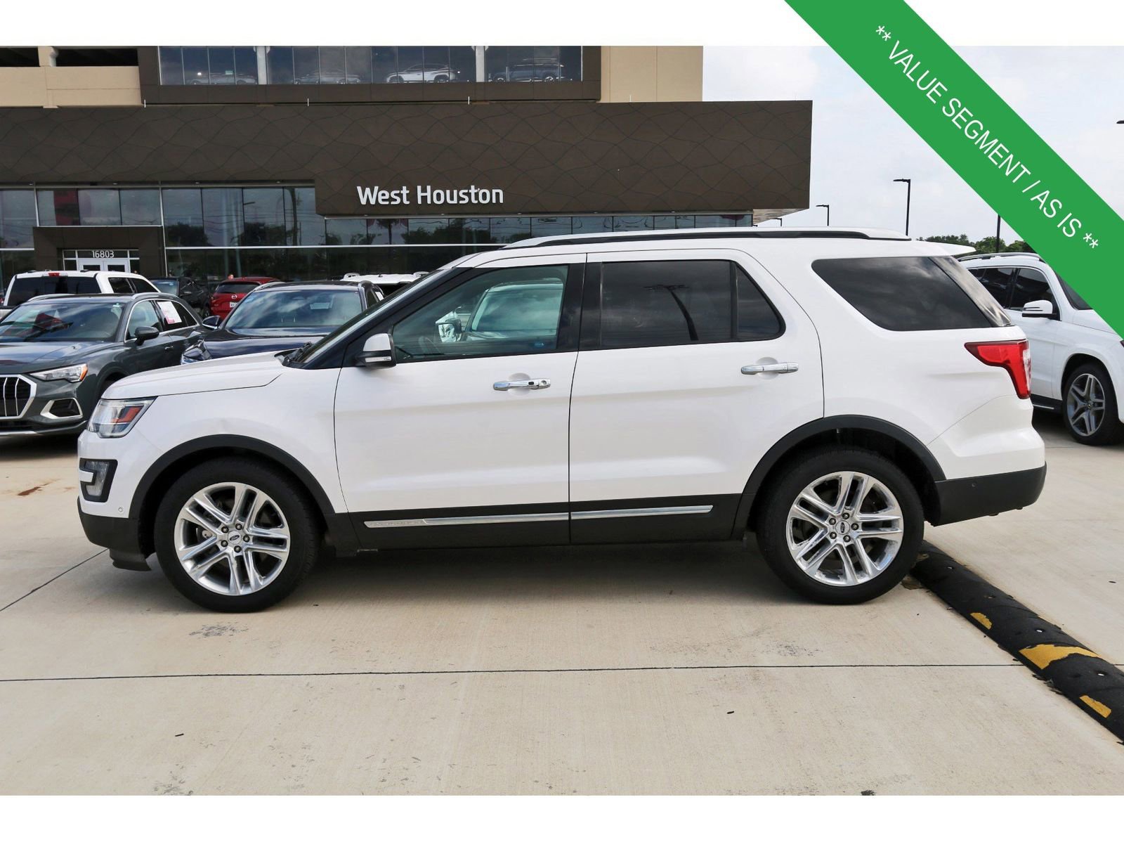 Used 2017 Ford Explorer Limited w/ Equipment Group 301A FWD image 5