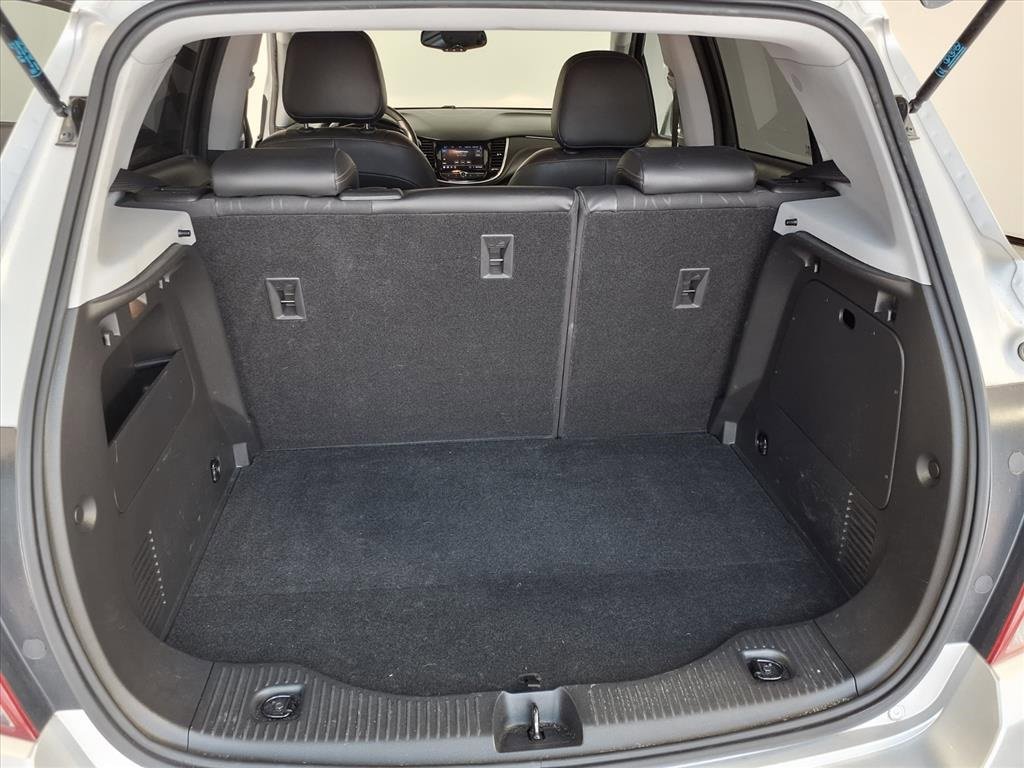 Used 2020 Chevrolet Trax LT w/ LT Convenience Package image 18