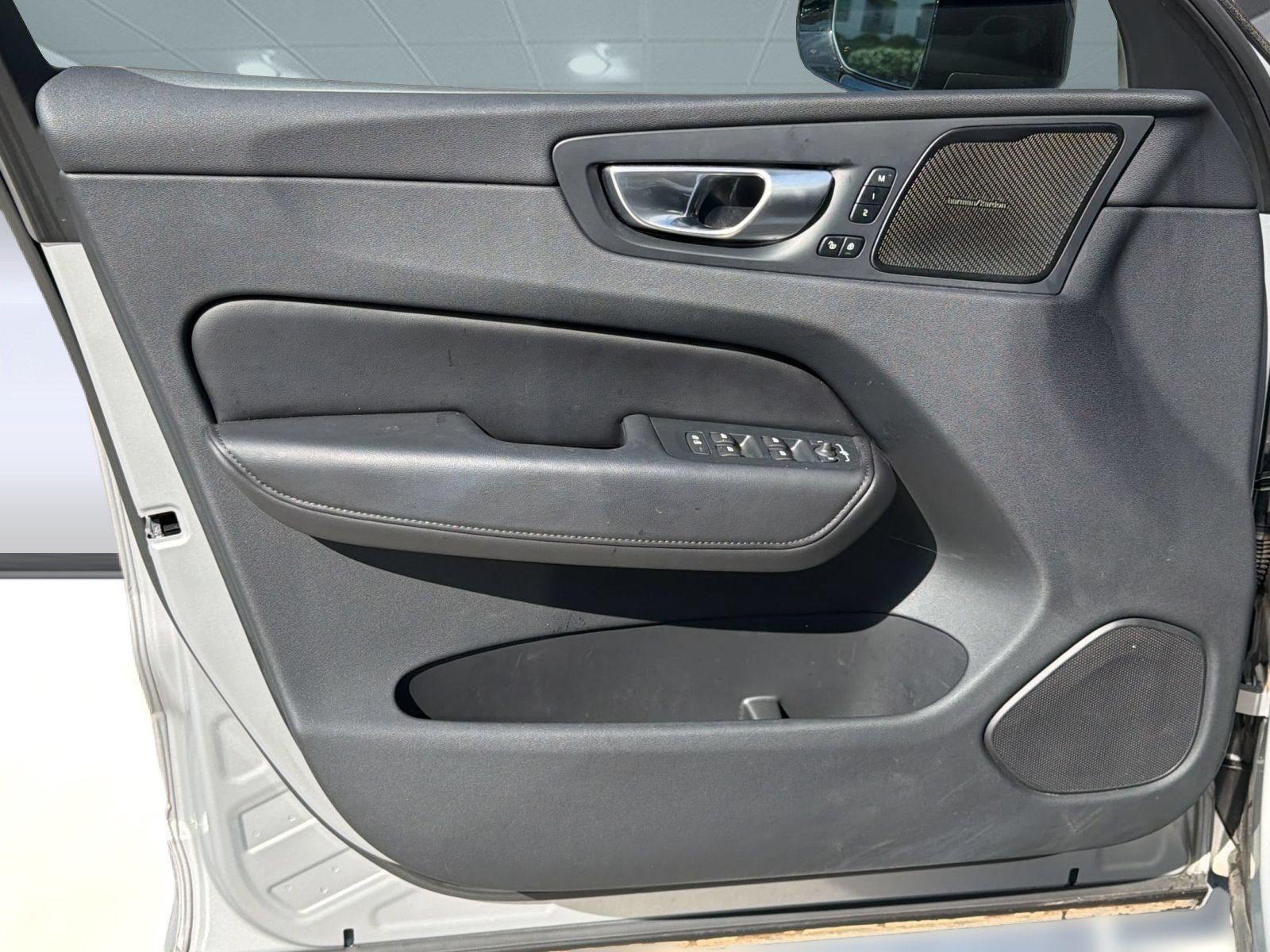 Certified 2024 Volvo XC60 T8 Plus w/ Protection Package Premier AWD/4WD image 21