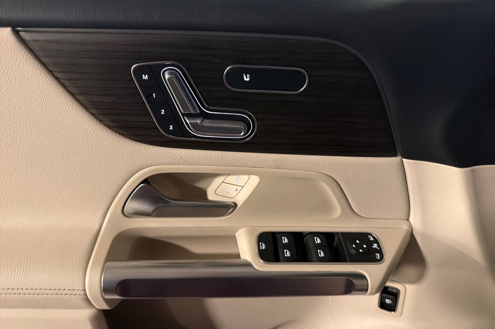 New 2026 Mercedes-Benz GLB 250 image 10