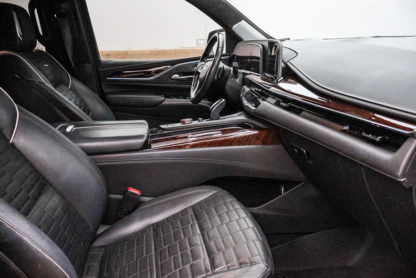 Used 2023 Cadillac Escalade Sport Platinum w/ LPO, ONYX Package image 17