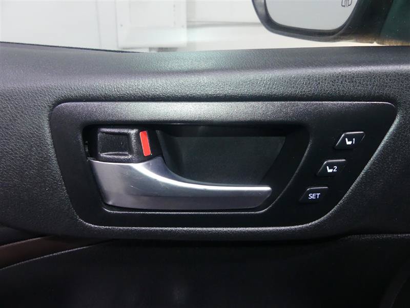Used 2019 Toyota Highlander Limited AWD/4WD image 20
