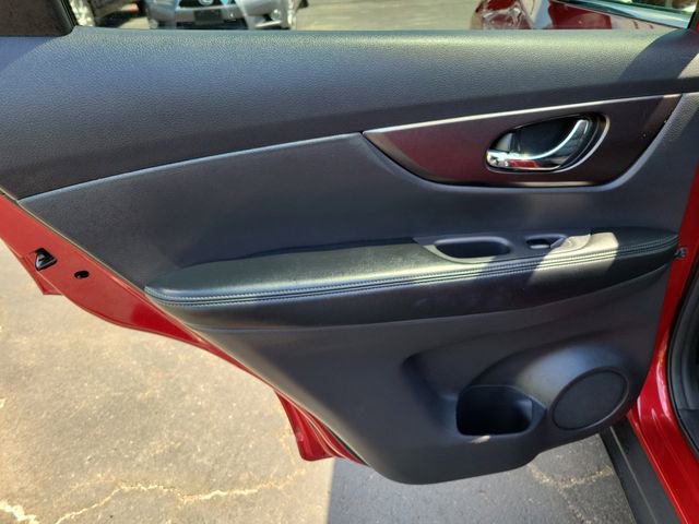 Used 2015 Nissan Rogue SV FWD image 30