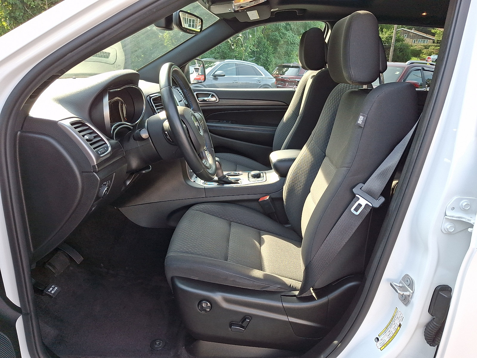 Certified 2019 Jeep Grand Cherokee Laredo AWD/4WD image 14