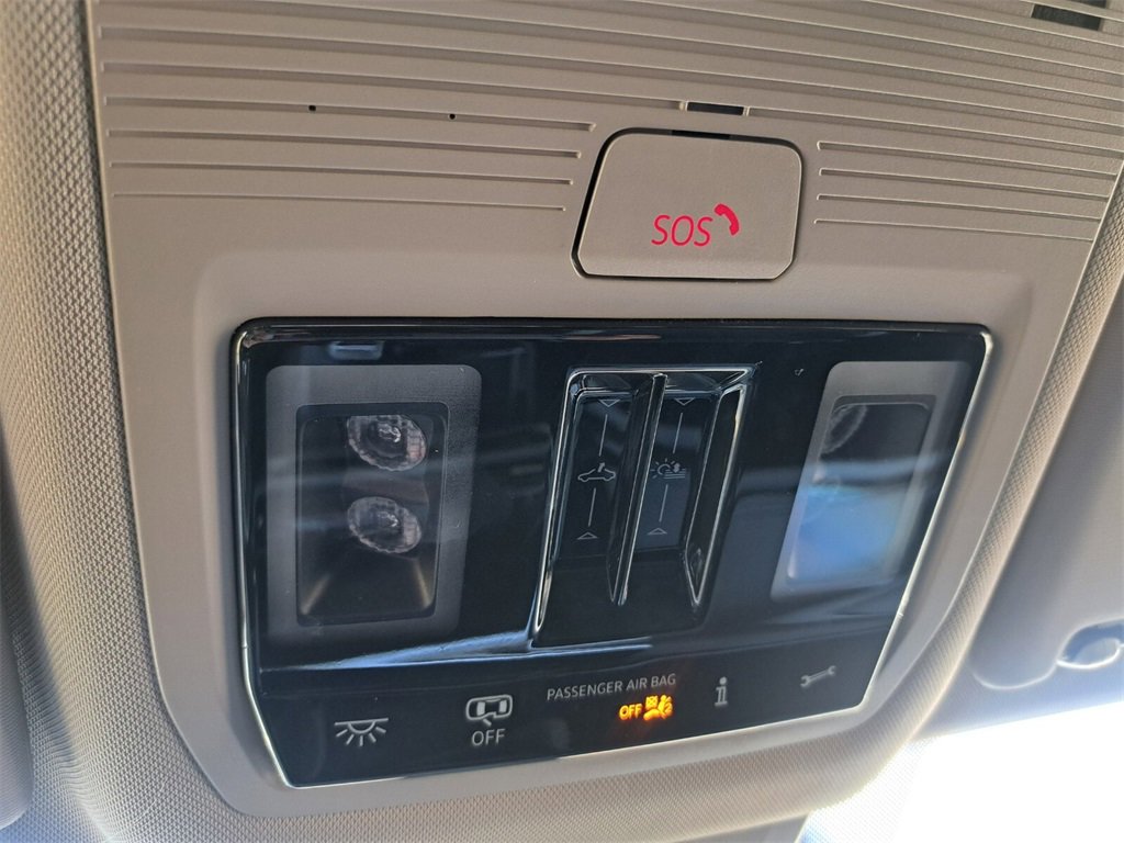 Used 2025 Volkswagen Atlas Peak Edition SE image 16