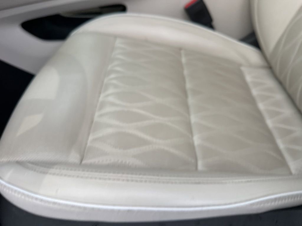 Used 2023 Buick Envision Avenir image 16