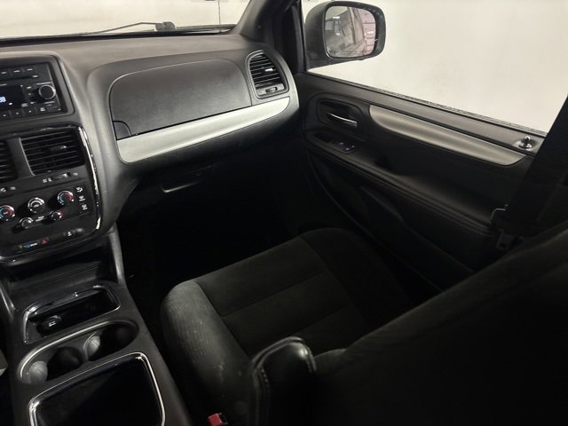 Used 2015 Dodge Grand Caravan SXT w/ Blacktop Package image 32