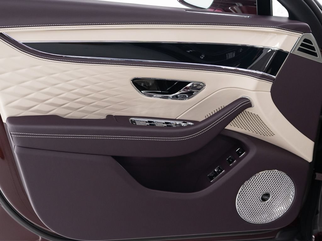 Used 2026 Bentley Flying Spur Plug-In Hybrid AWD/4WD image 11