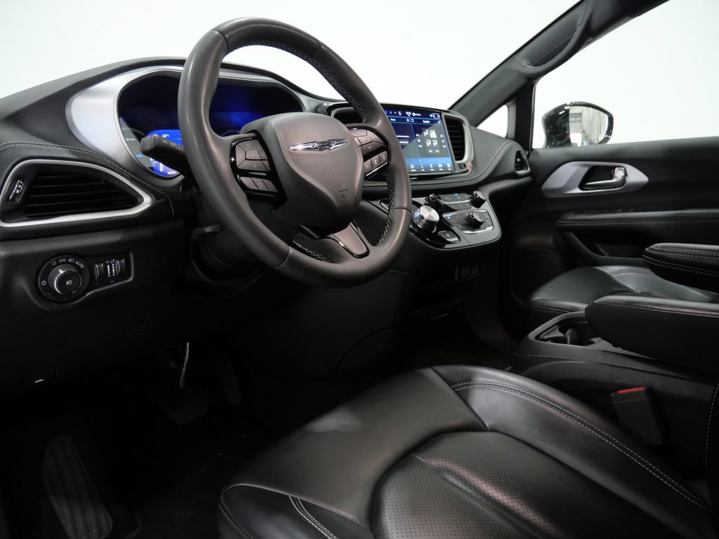 Used 2024 Chrysler Pacifica Limited FWD image 11