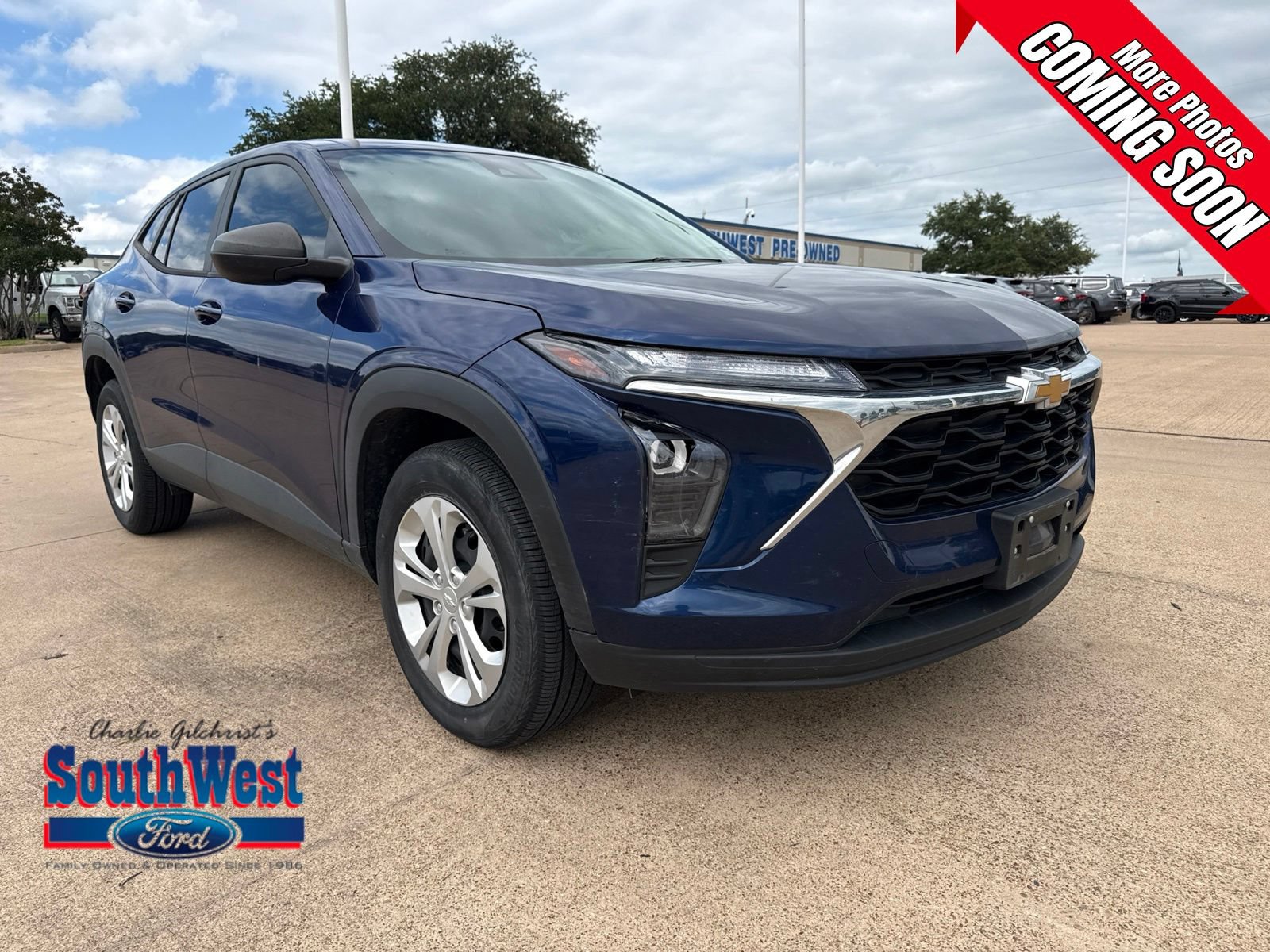 Used 2024 Chevrolet Trax LS FWD image 1
