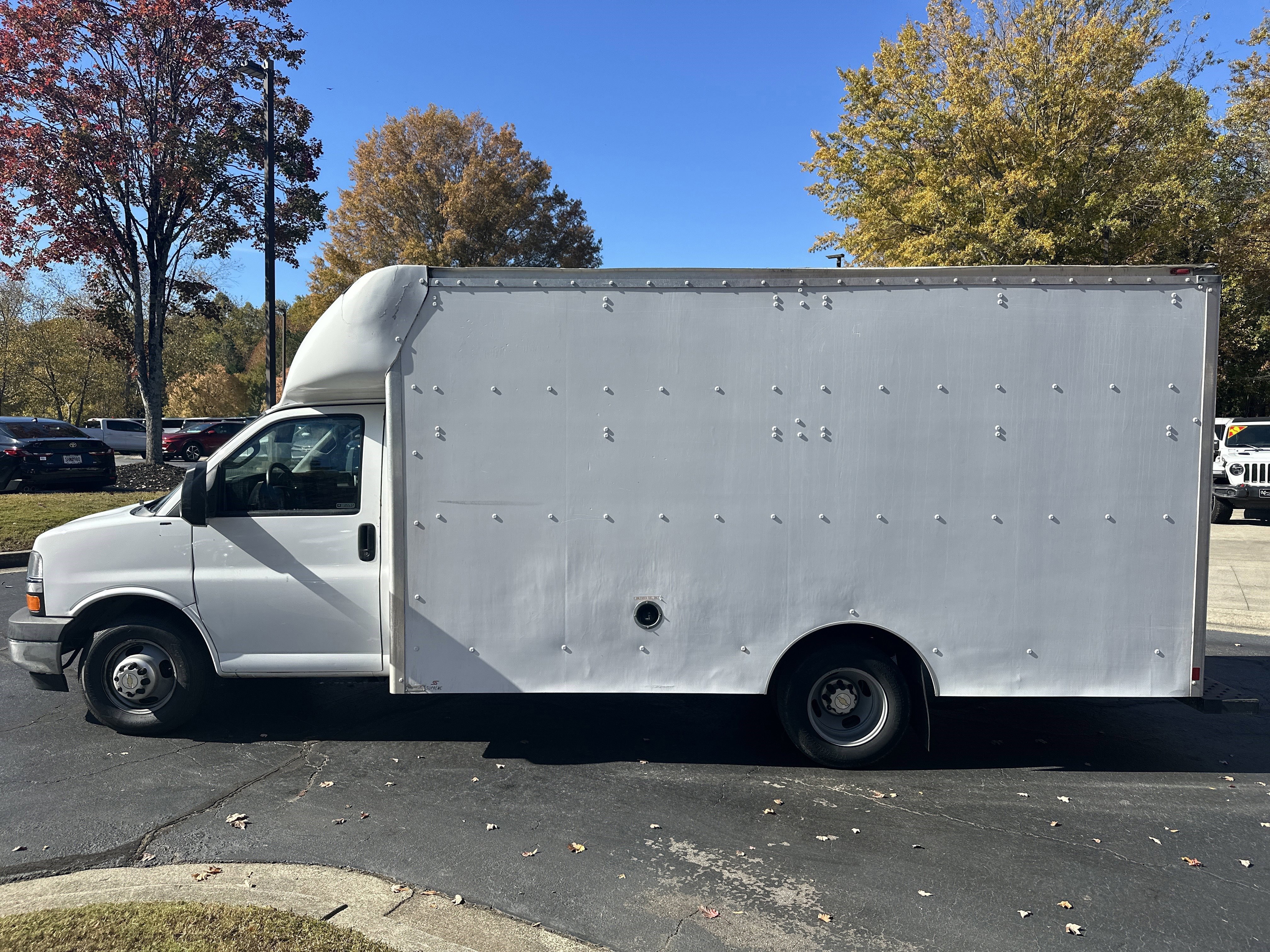 Used 2017 Chevrolet Express 3500 image 8