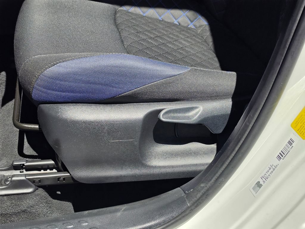 Used 2021 Toyota C-HR XLE FWD image 19