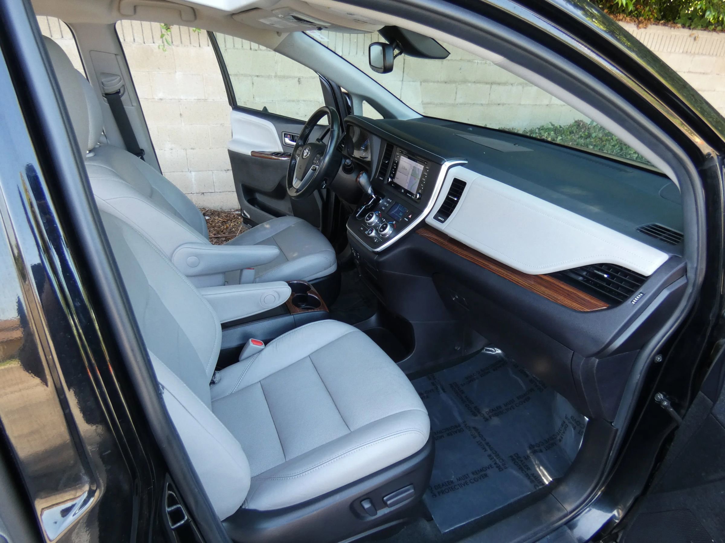 Used 2018 Toyota Sienna Limited image 25