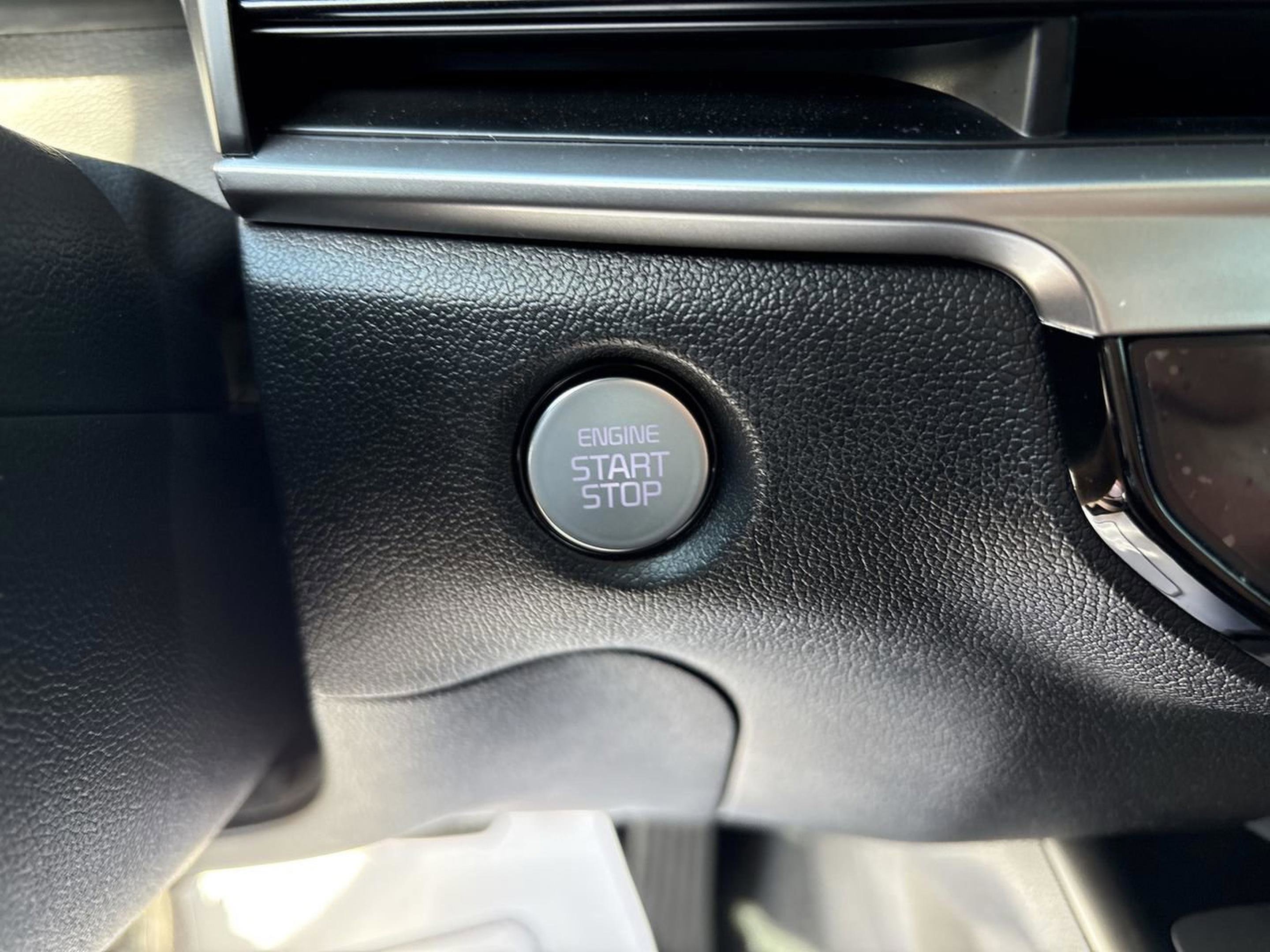 Used 2025 Kia Sorento S image 30