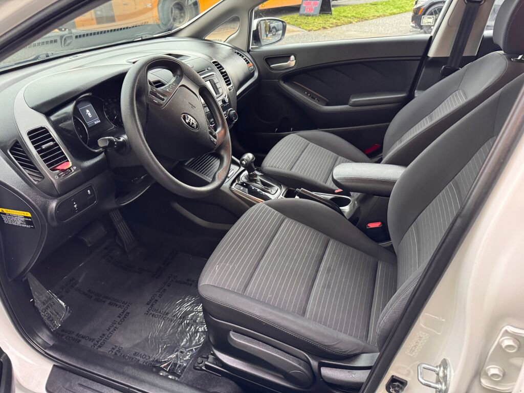 Used 2017 Kia Forte LX w/ LX Popular Package image 9