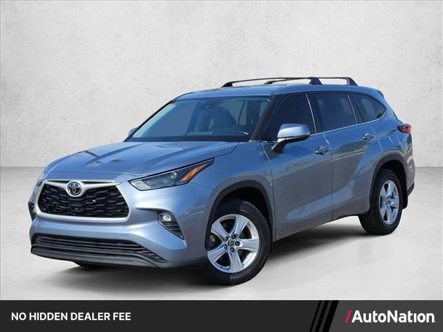 Used 2022 Toyota Highlander LE AWD/4WD image 1