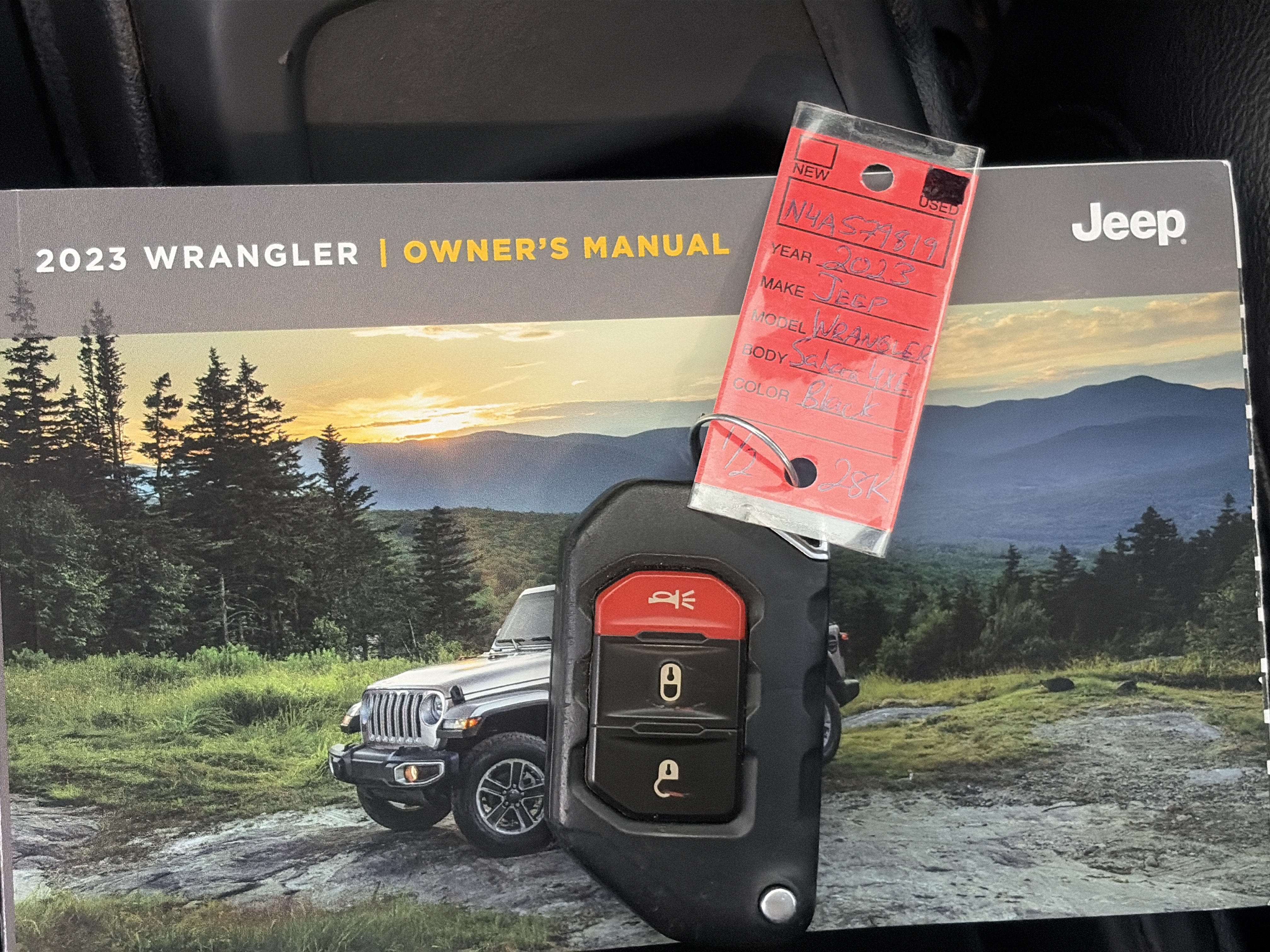 Used 2023 Jeep Wrangler Unlimited Sahara AWD/4WD image 33