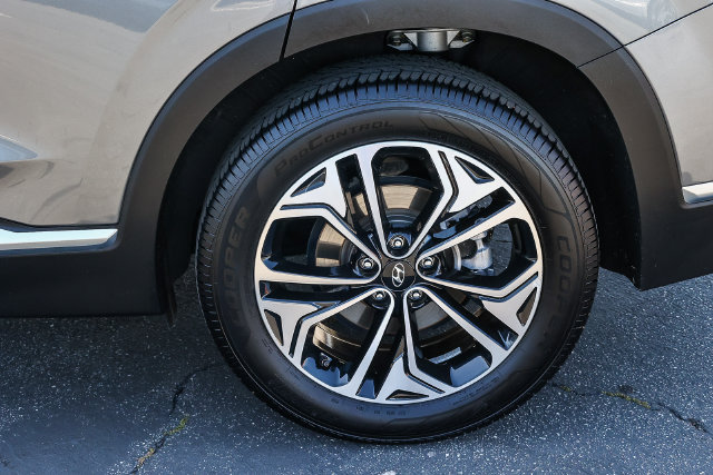 Used 2019 Hyundai Santa Fe Limited w/ Cargo Package FWD image 8