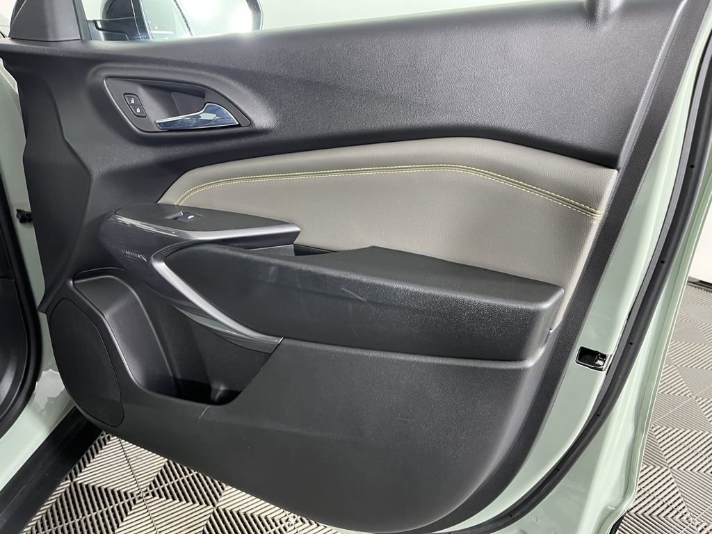 Used 2025 Chevrolet Trax ACTIV w/ Driver Confidence Package image 16