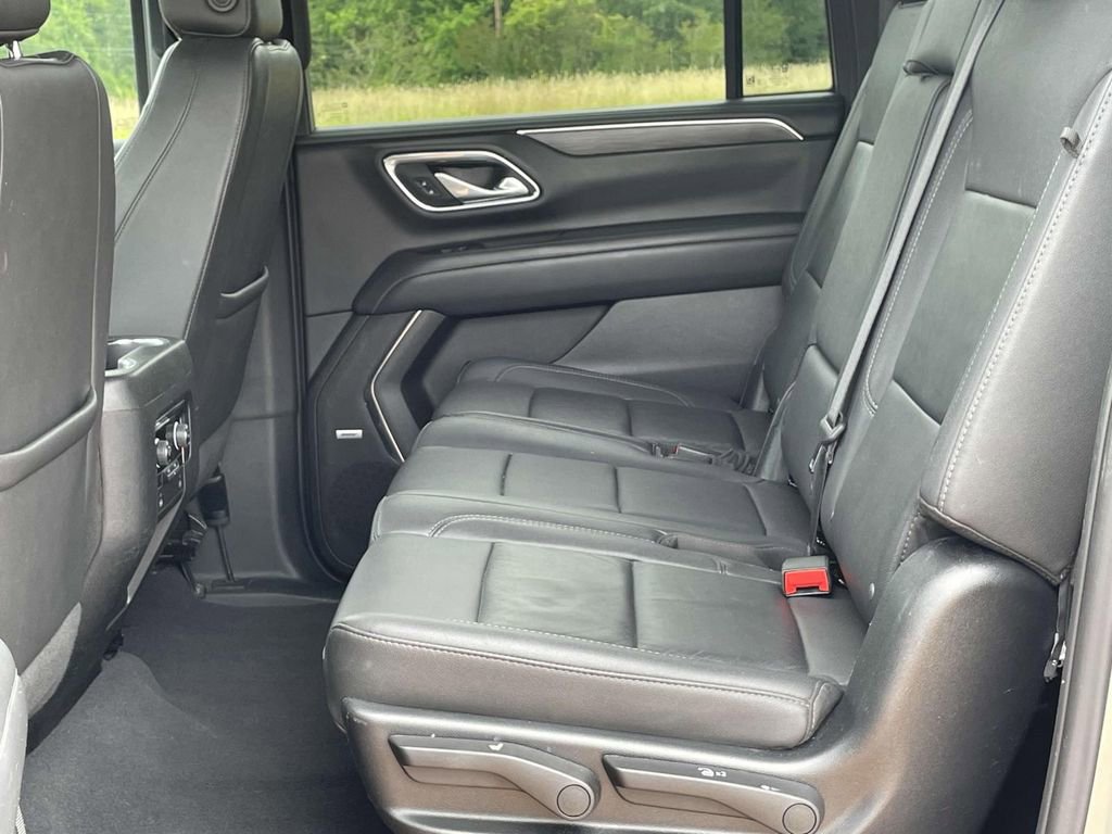 Used 2023 Chevrolet Suburban LT image 9