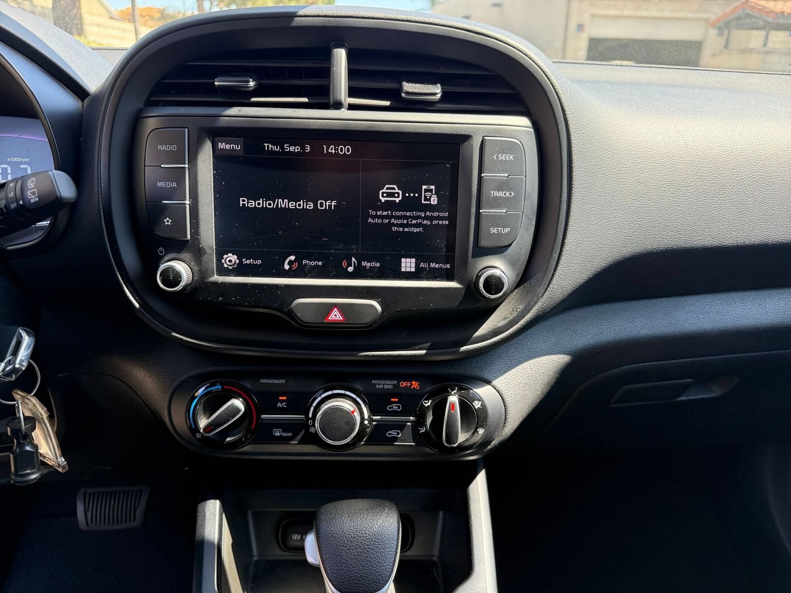 Used 2025 Kia Soul LX w/ LX Technology Package FWD image 16