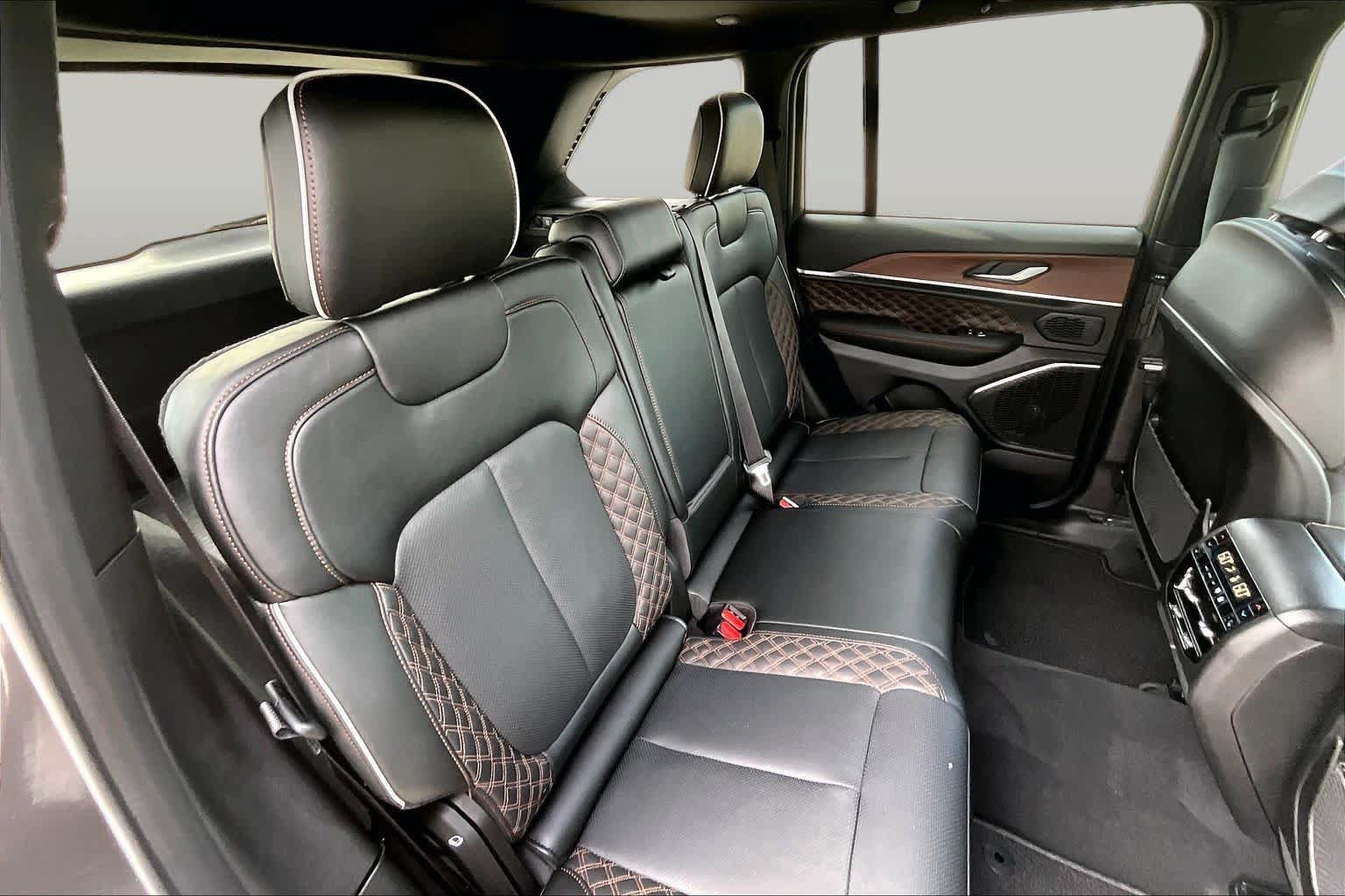 Used 2025 Jeep Grand Cherokee Summit AWD/4WD image 20