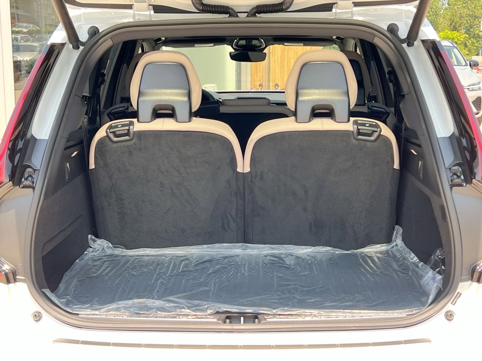 New 2026 Volvo XC90 B6 Plus w/ Protection Package Premier image 13
