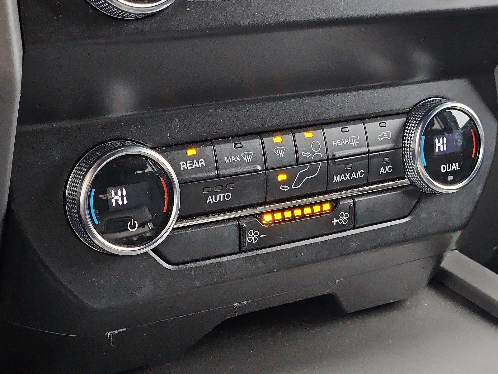 Used 2020 Ford Expedition XLT image 15