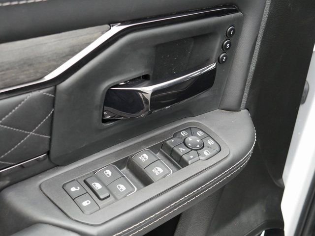 Used 2025 RAM 3500 Limited AWD/4WD image 17