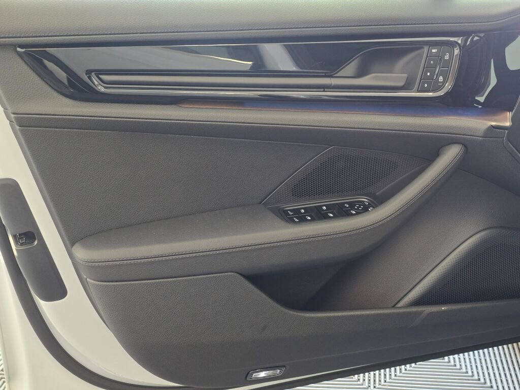 New 2025 Porsche Panamera 4 image 24